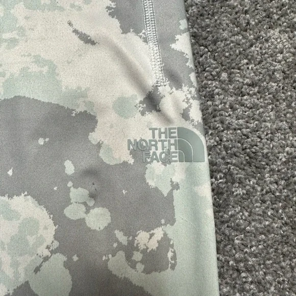 Women’s The North Face active leggings (L) camo - Picture 5 of 10